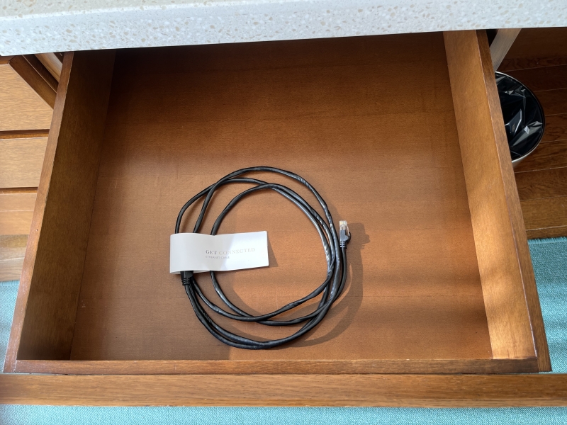 トップフロア「ライティングデスク(引き出し)」(撮影:2025年11月)