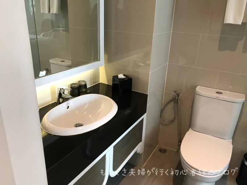 洗面台とトイレ