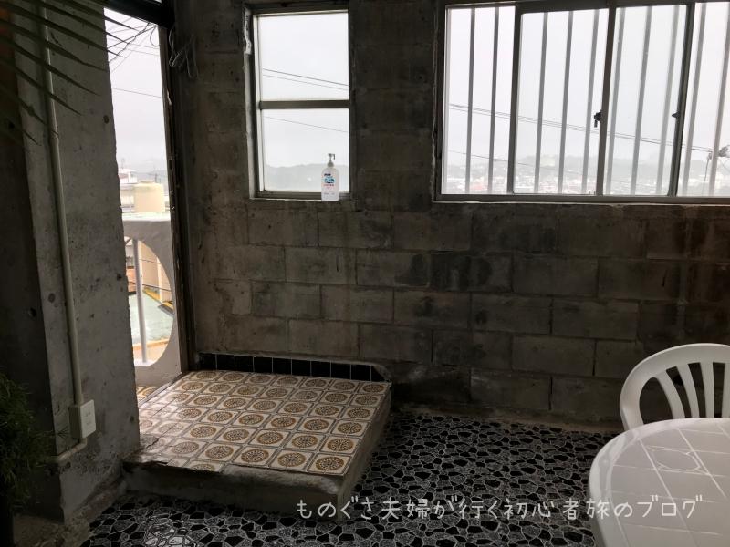 店内「入口近く」