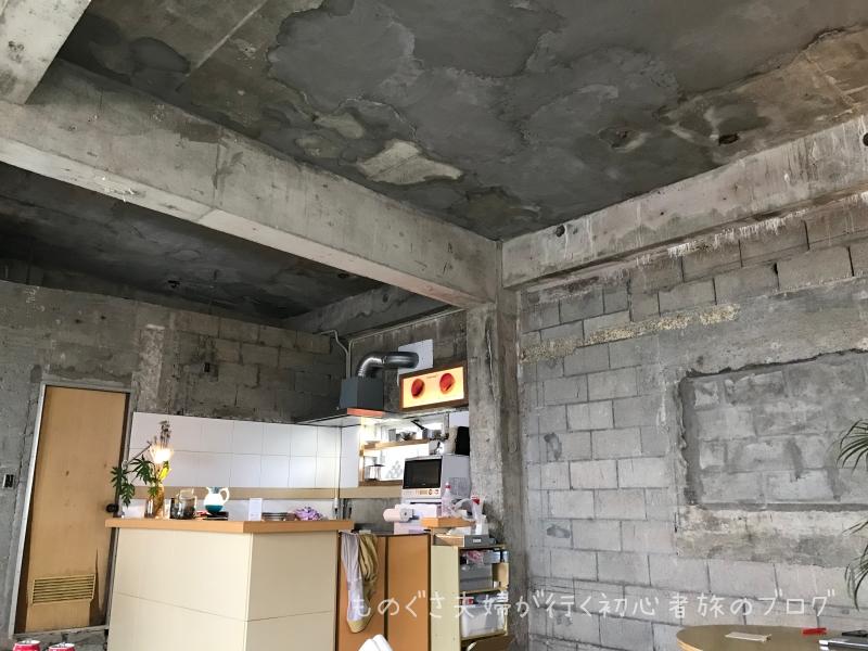 ブロック剥き出しの壁