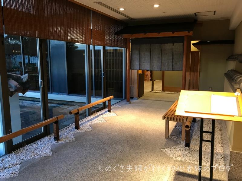 入口「日本料理 富士」