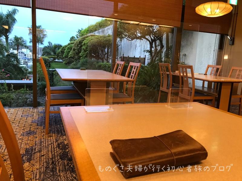 店内の様子 案内されたテーブル