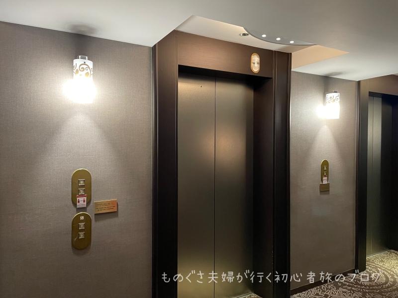 『沖縄ハーバービューホテル』8F「エレベーターホール」