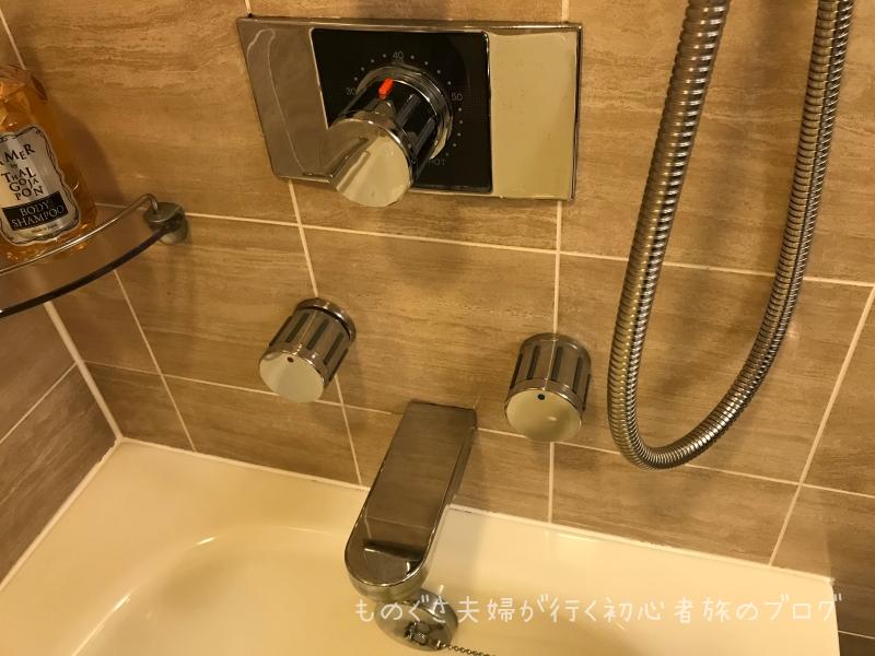 『沖縄ハーバービューホテル』8F「クラブツイン」バスルーム 