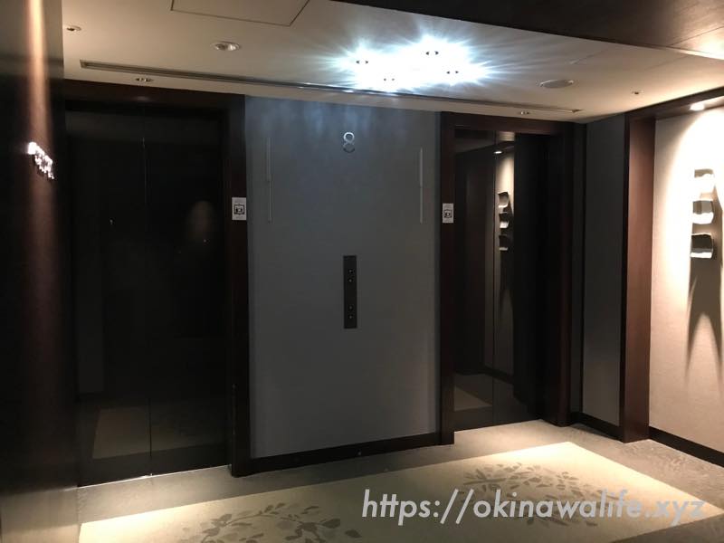 リーガロイヤルグラン沖縄「8階エレベーターホール」