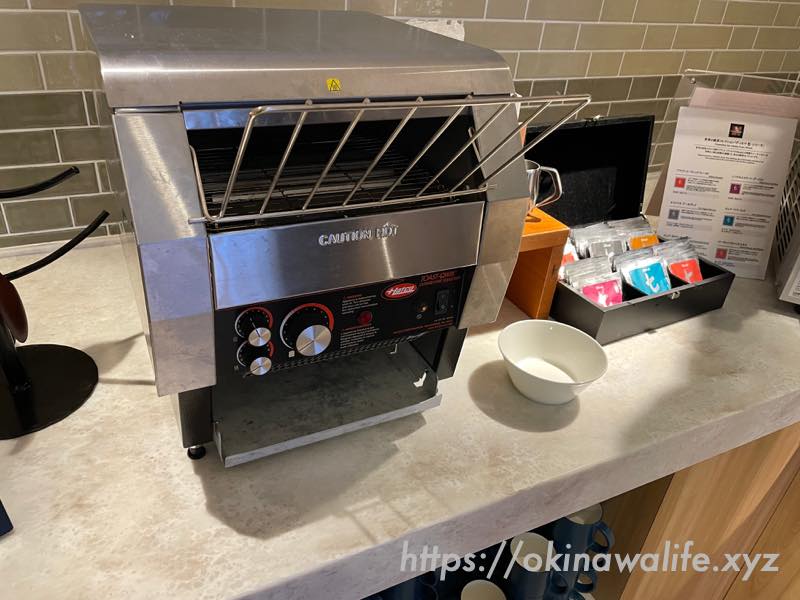 エグゼクティブラウンジ「朝食」ティーコーナー&トースター