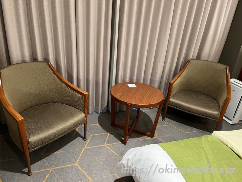 リーガロイヤルホテル小倉「テーブルと椅子」