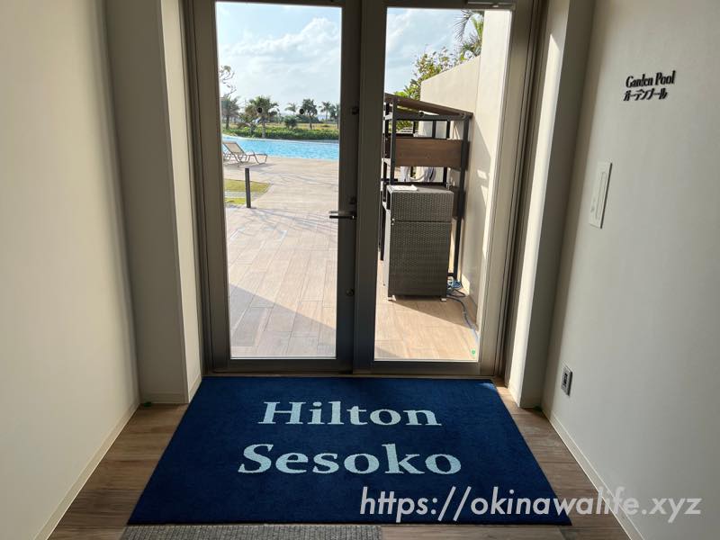 ヒルトン沖縄瀬底リゾートのガーデンプール入口