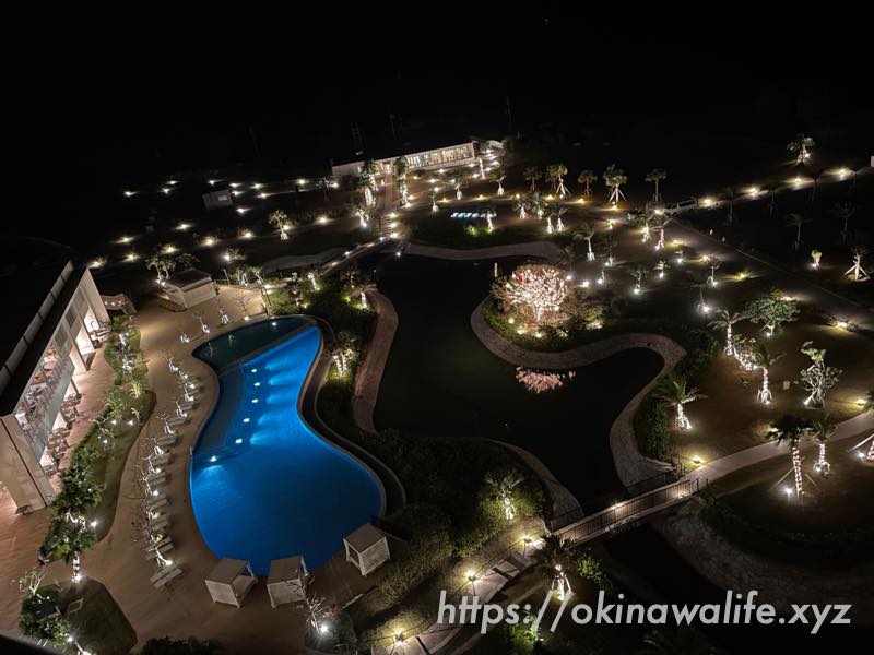 ヒルトン沖縄瀬底リゾートの眺望（夜間）