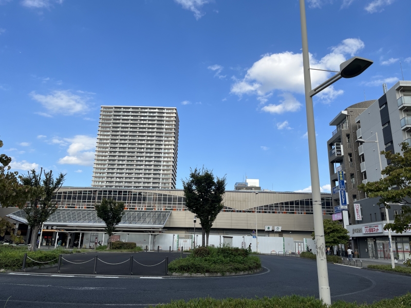 ホテル入口から越谷駅西口